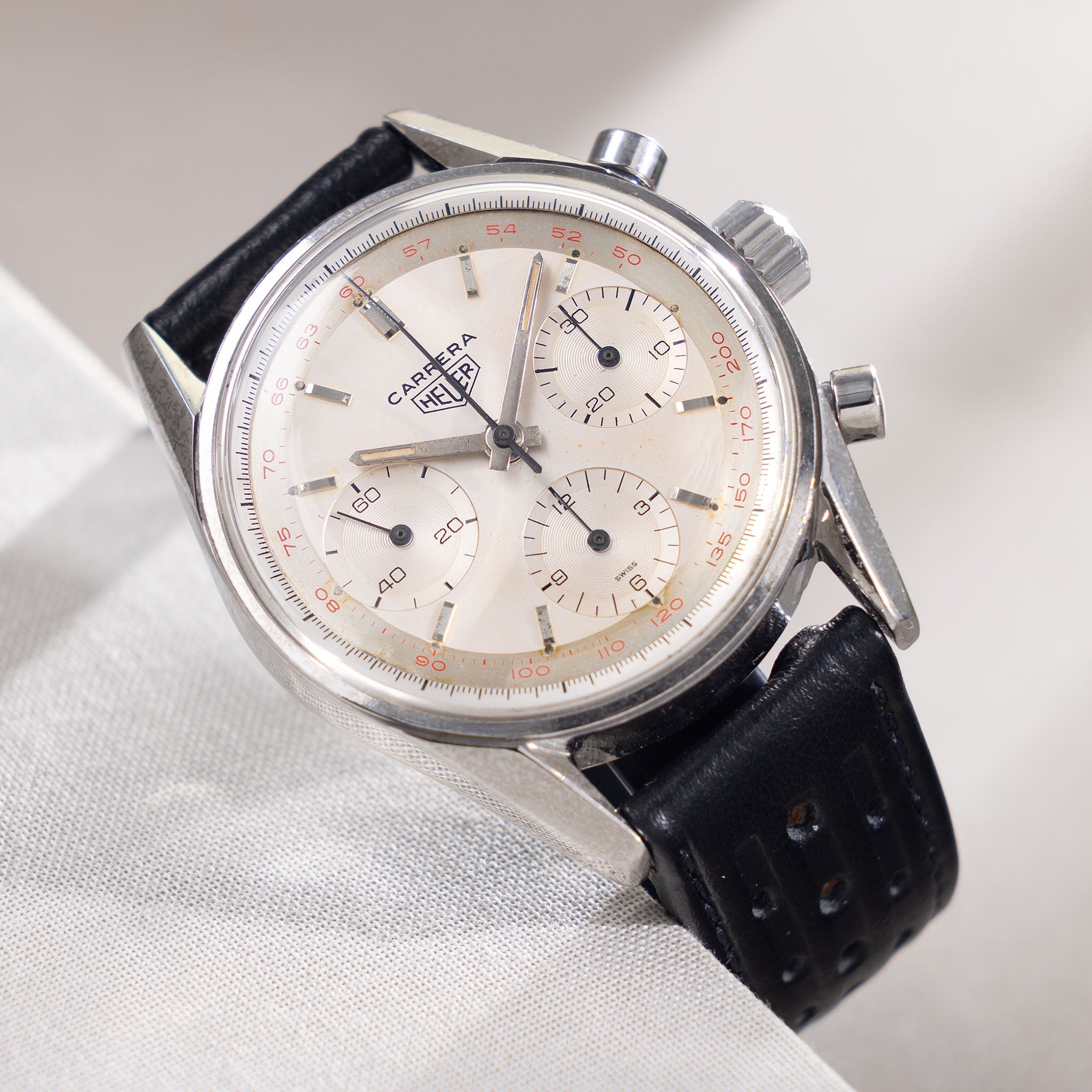 Heuer Carrera ref. 2447 silver dial with red Tachymeter - incoming