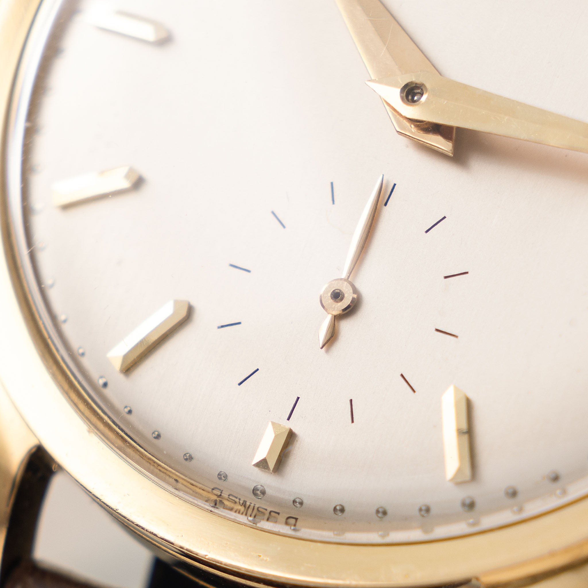 Patek Philippe Calatrava in 18k Yellow Gold Ref. 570J Silver Dial with Extract of the Archives