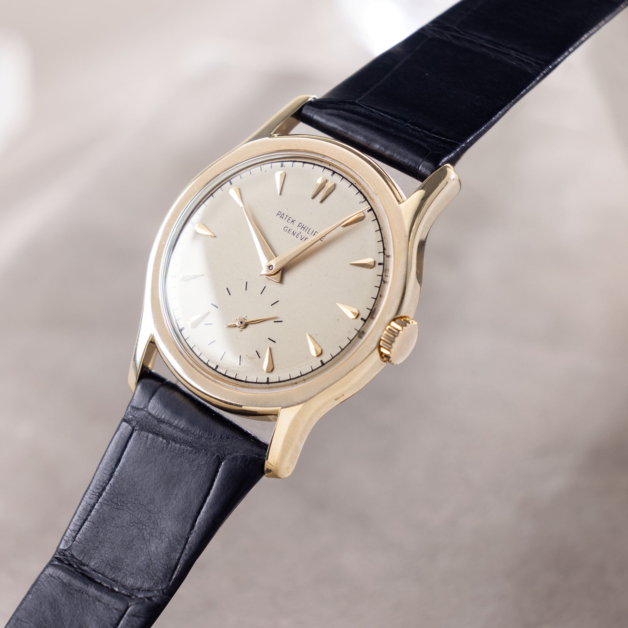 Patek Philippe Calatrava Silver Dial in 18k Yellow Gold Ref. 2450 with Extract of the Archives