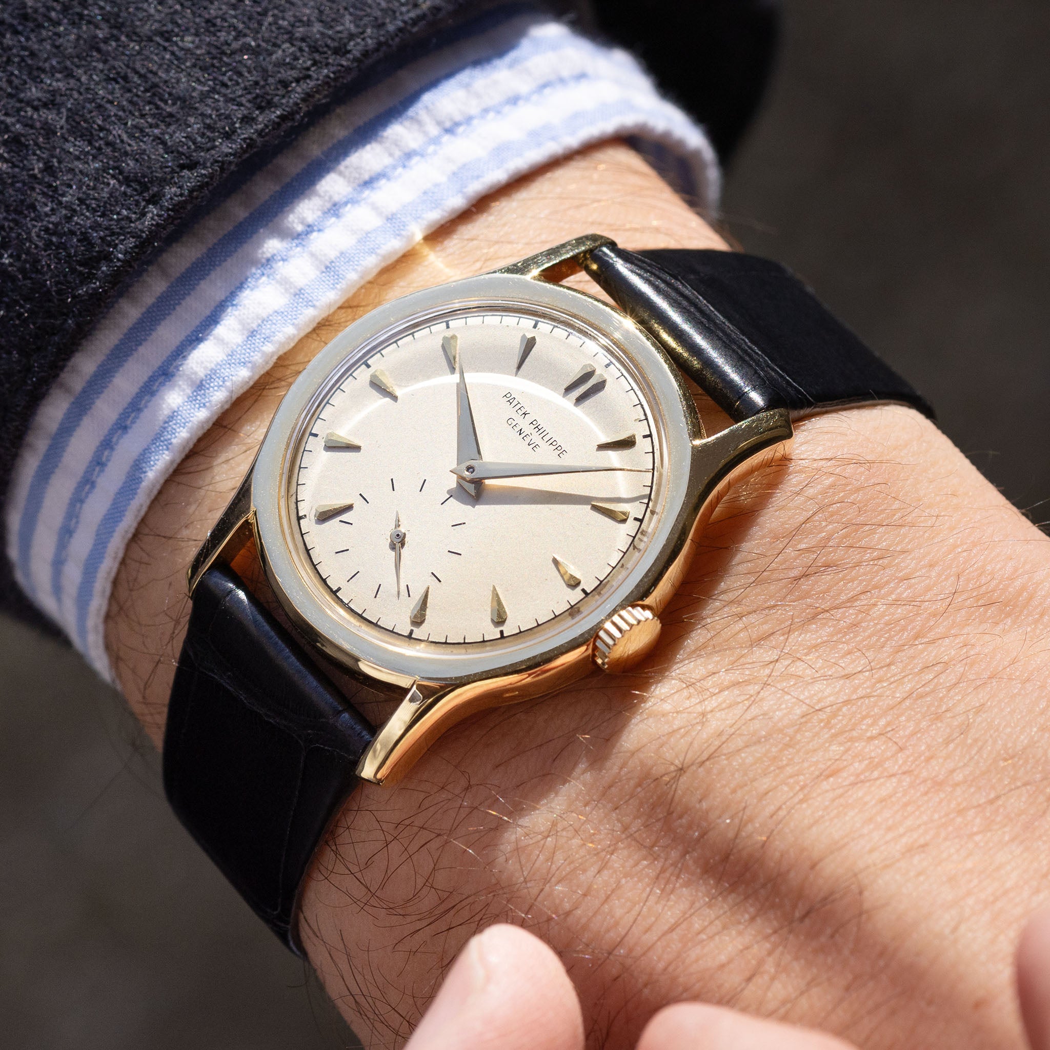 Patek Philippe Calatrava Silver Dial in 18k Yellow Gold Ref. 2450 with Extract of the Archives