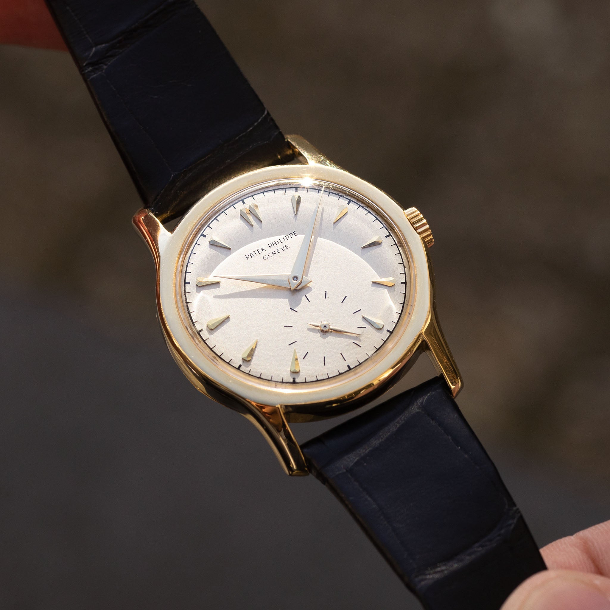 Patek Philippe Calatrava Silver Dial in 18k Yellow Gold Ref. 2450 with Extract of the Archives