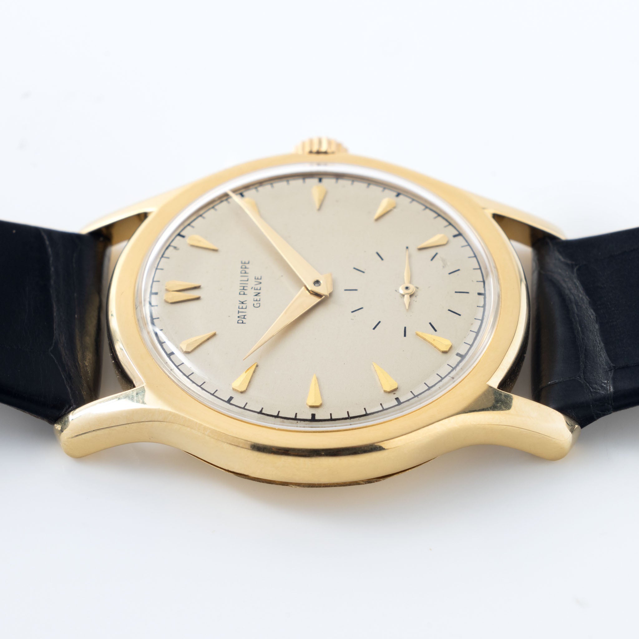 Patek Philippe Calatrava Silver Dial in 18k Yellow Gold Ref. 2450 with Extract of the Archives