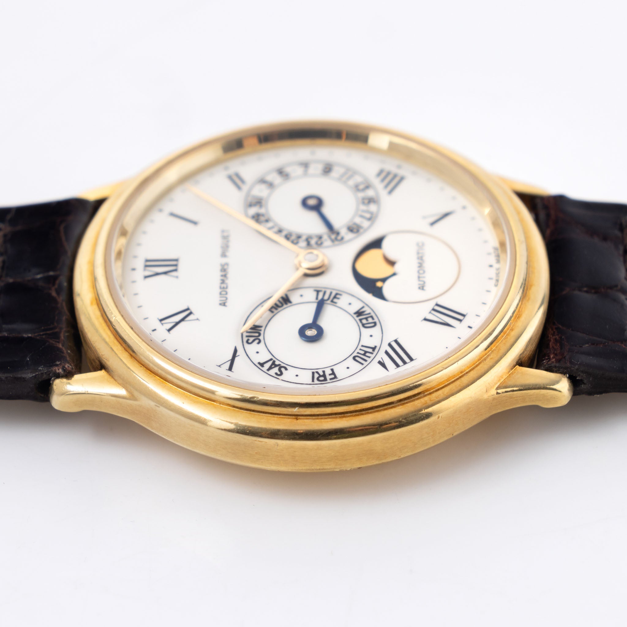 Audemars Piguet Day-Date Moon-phase Enamel dial in 18 k yellow gold ref 25589BA with original certificate of origine
