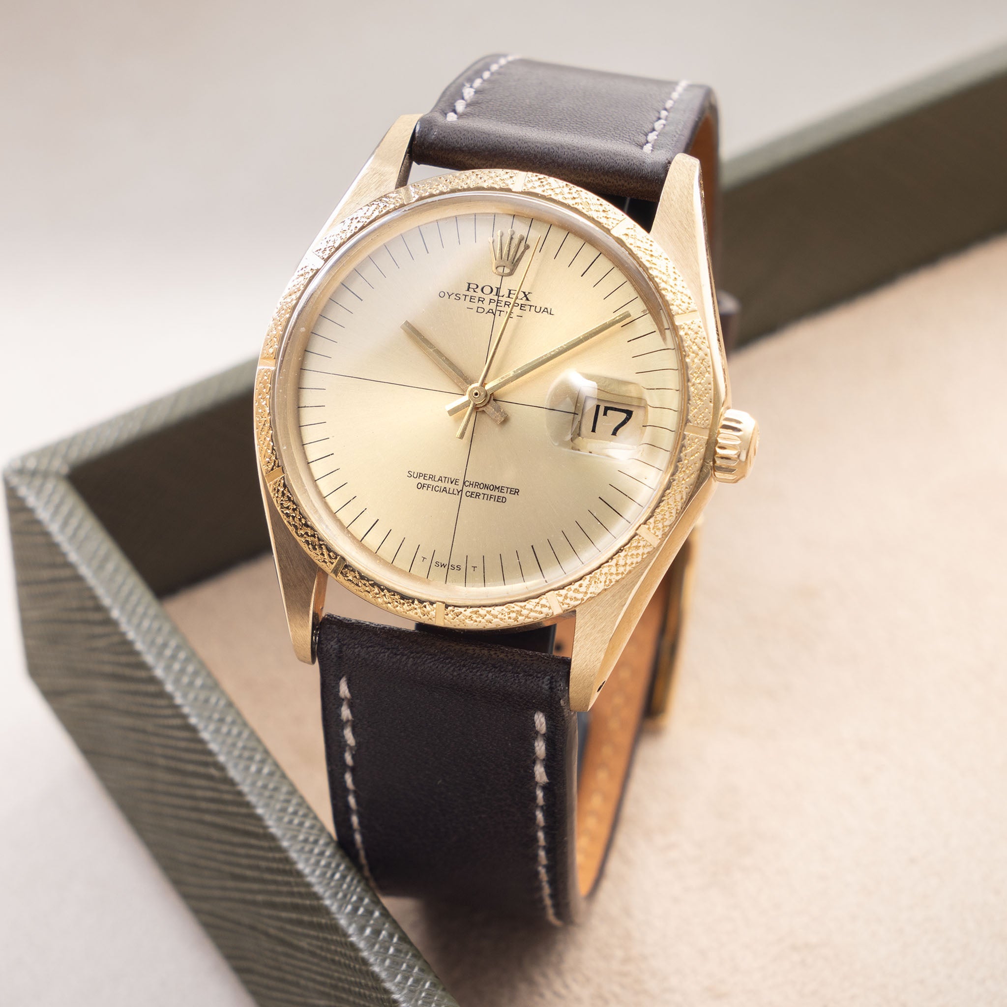 Rolex Oyster Perpetual Date Champagne dial Zephyr in 18 k yellow gold ref 1510