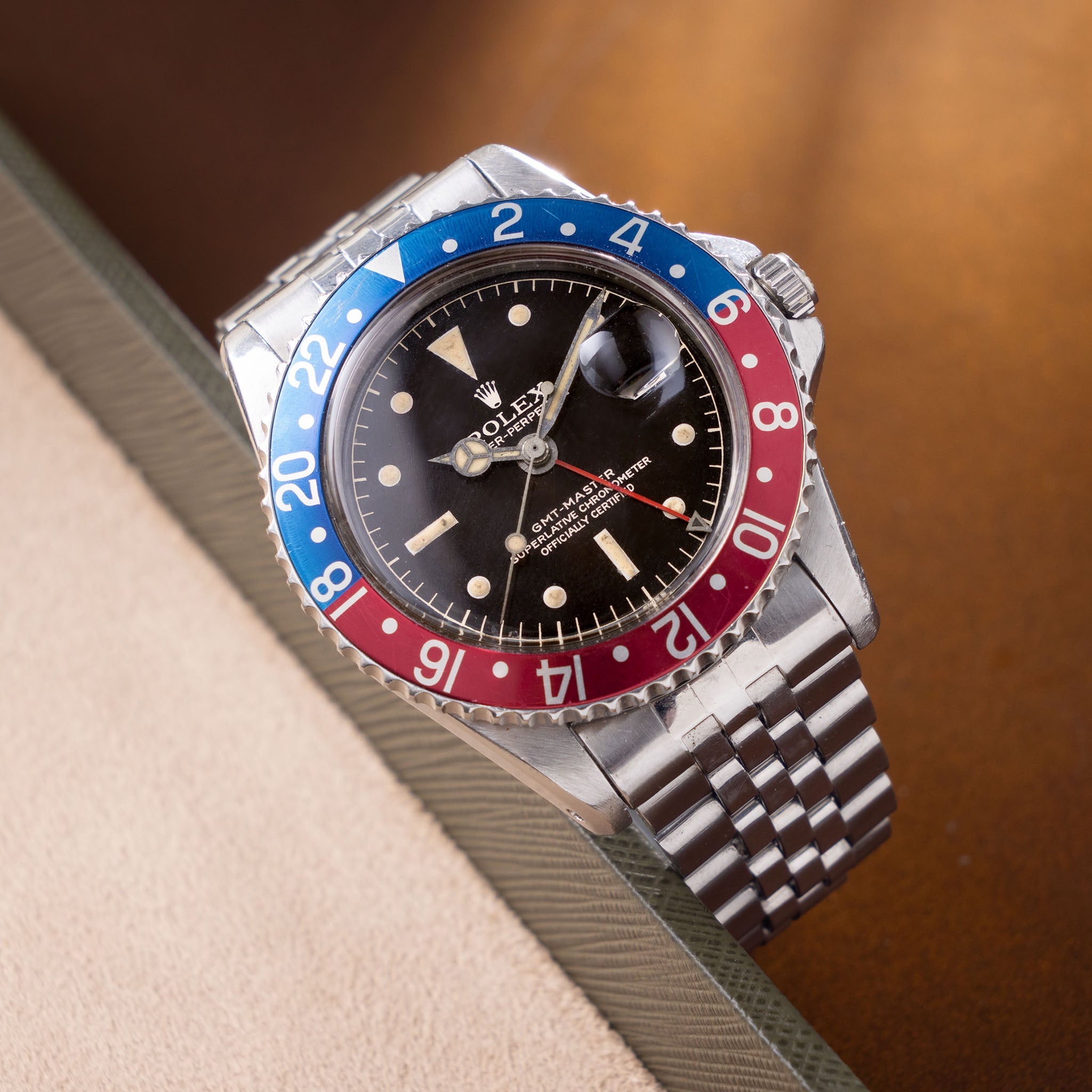Rolex GMT-Master 1675 Tropical Brown Gilt Chapter Ring Dial Pointed Crown Guard Case