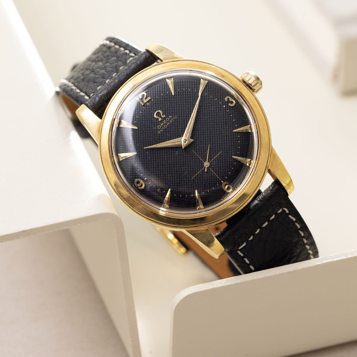 Omega Dresswatch Black Honeycomb dial ref. 2493-5 Automatic