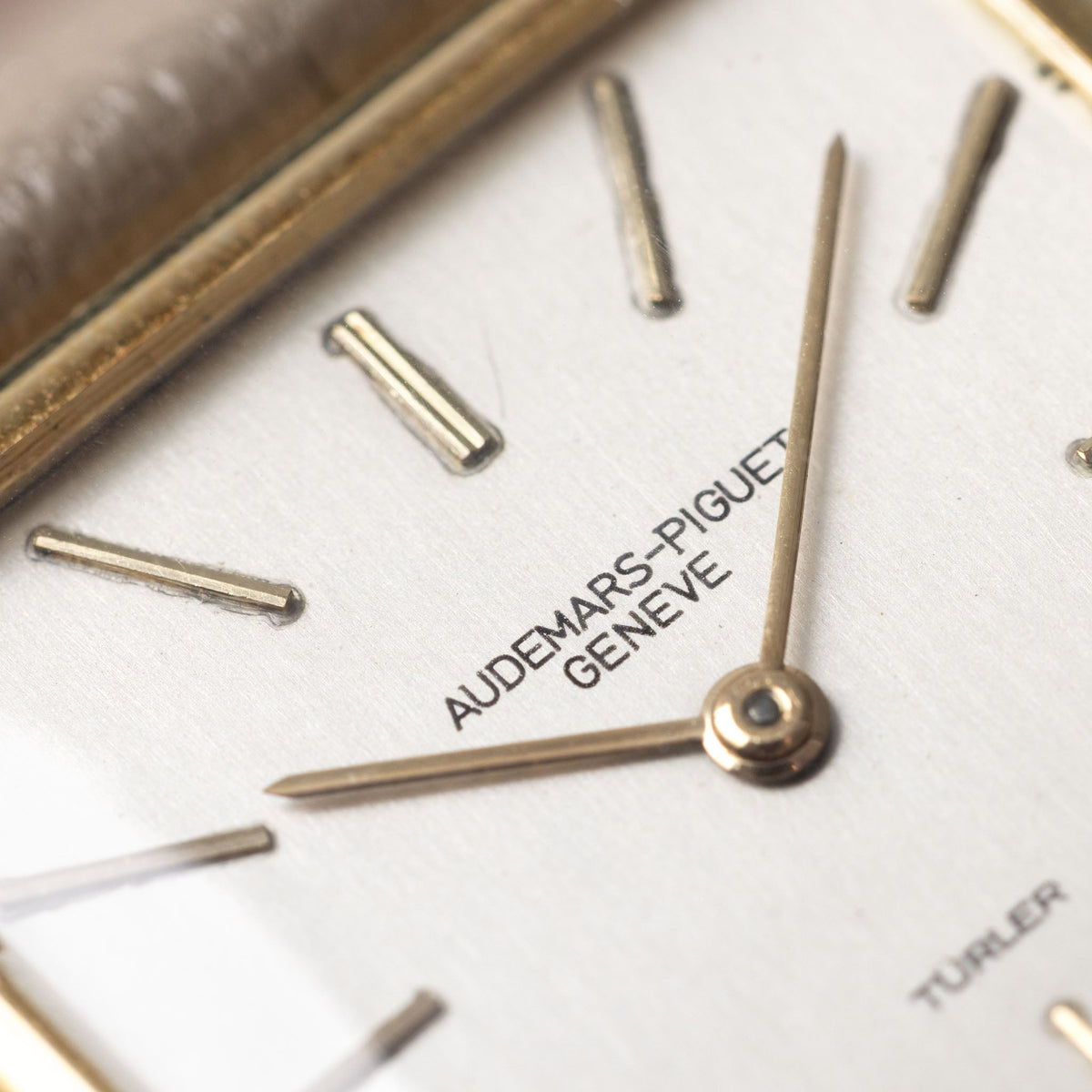 Audemars Piguet Squared Dresswatch in 18k Yellow Gold Double Signed Türler