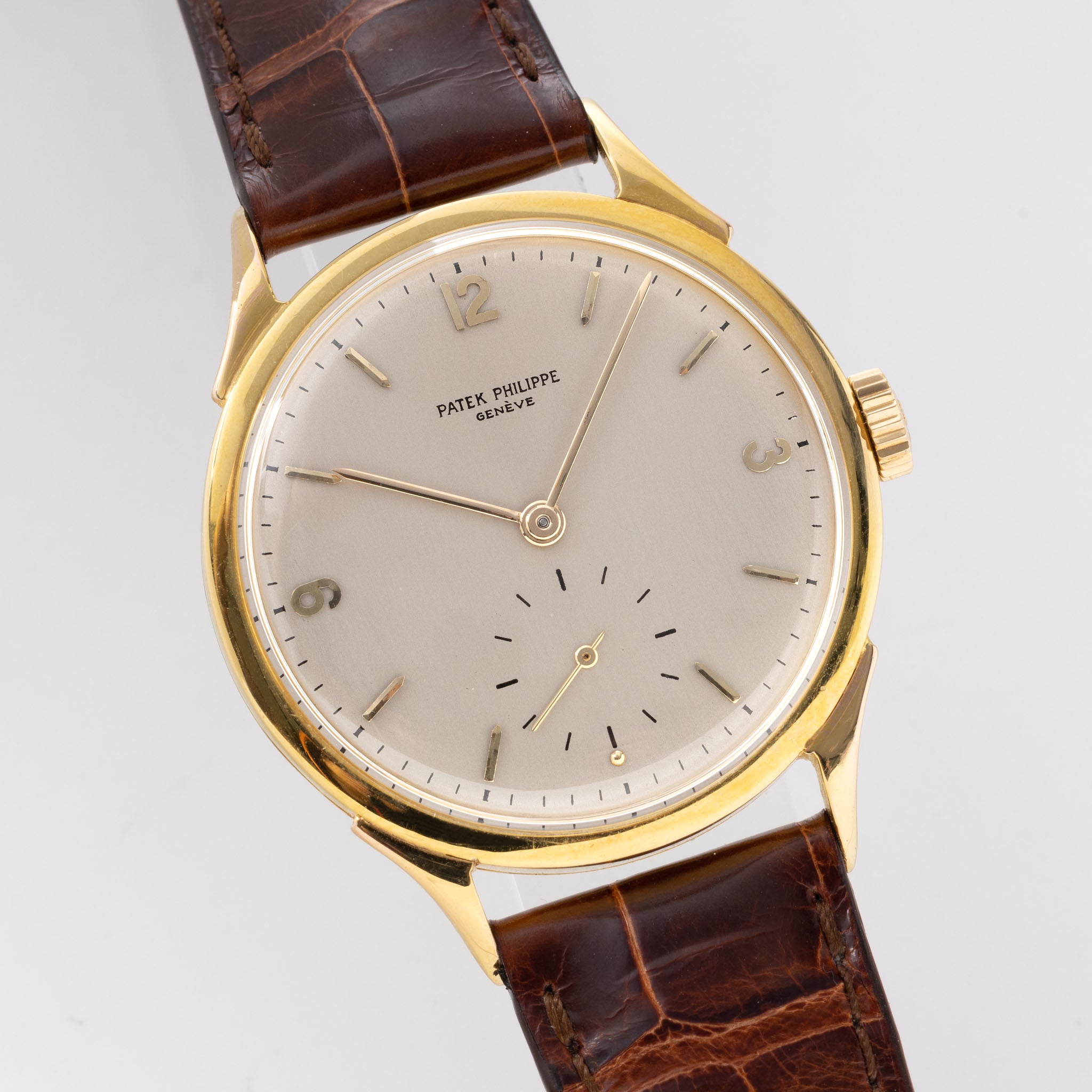 Patek Philippe Calatrava 1589 yellow gold with extract of the archives