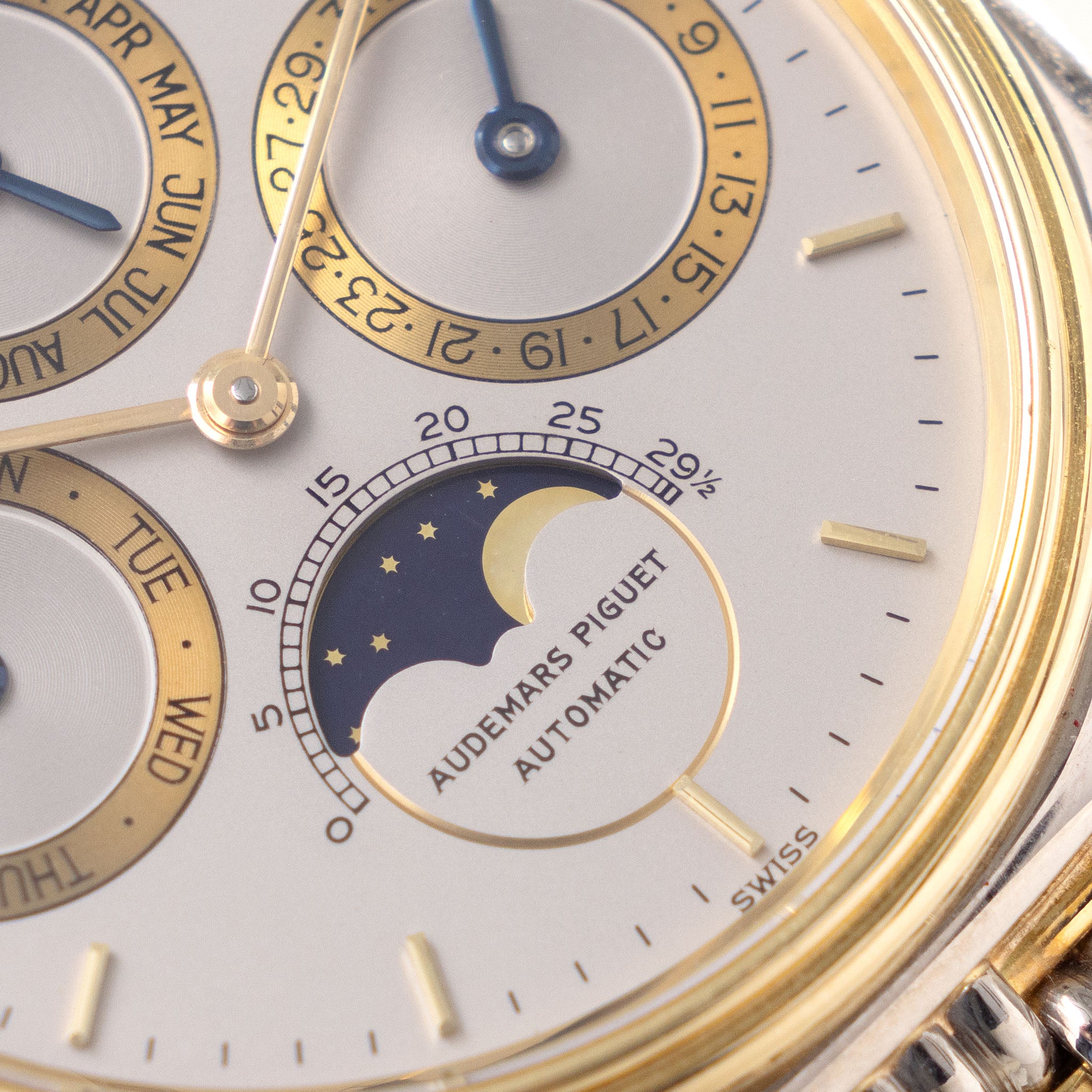 Audemars Piguet Referenz 5557CAPerpetual Calendar in Gelb- und Weißgold Octagonal Gehäuse mit Auszug aus dem Archiv