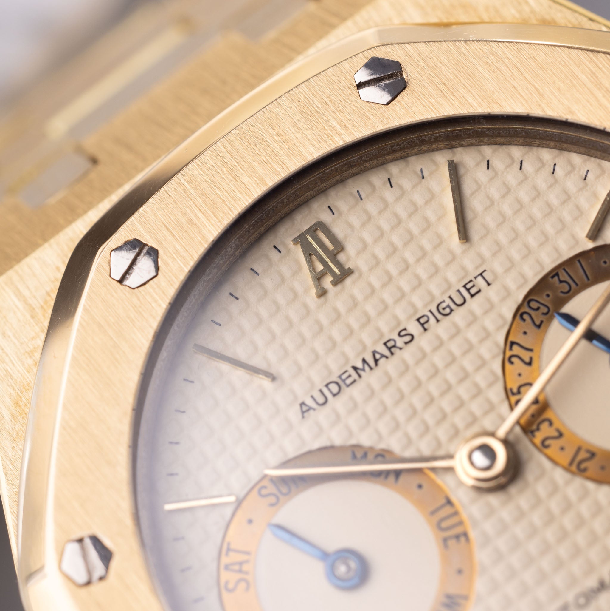 Audemars Piguet Royal Oak Day-Date 25572BA Mit Auszug Aus Archiv