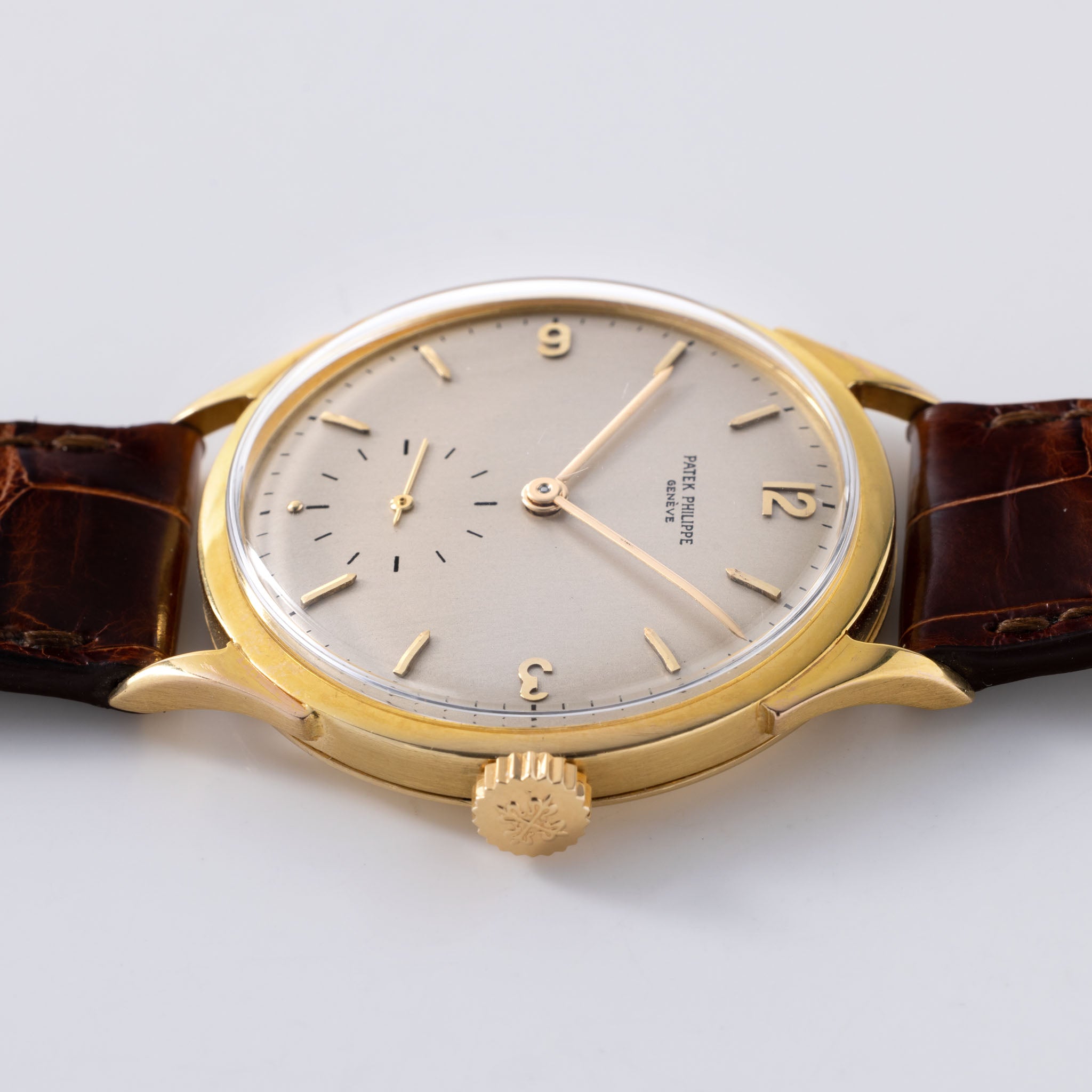 Patek Philippe Calatrava 1589 yellow gold with extract of the archives