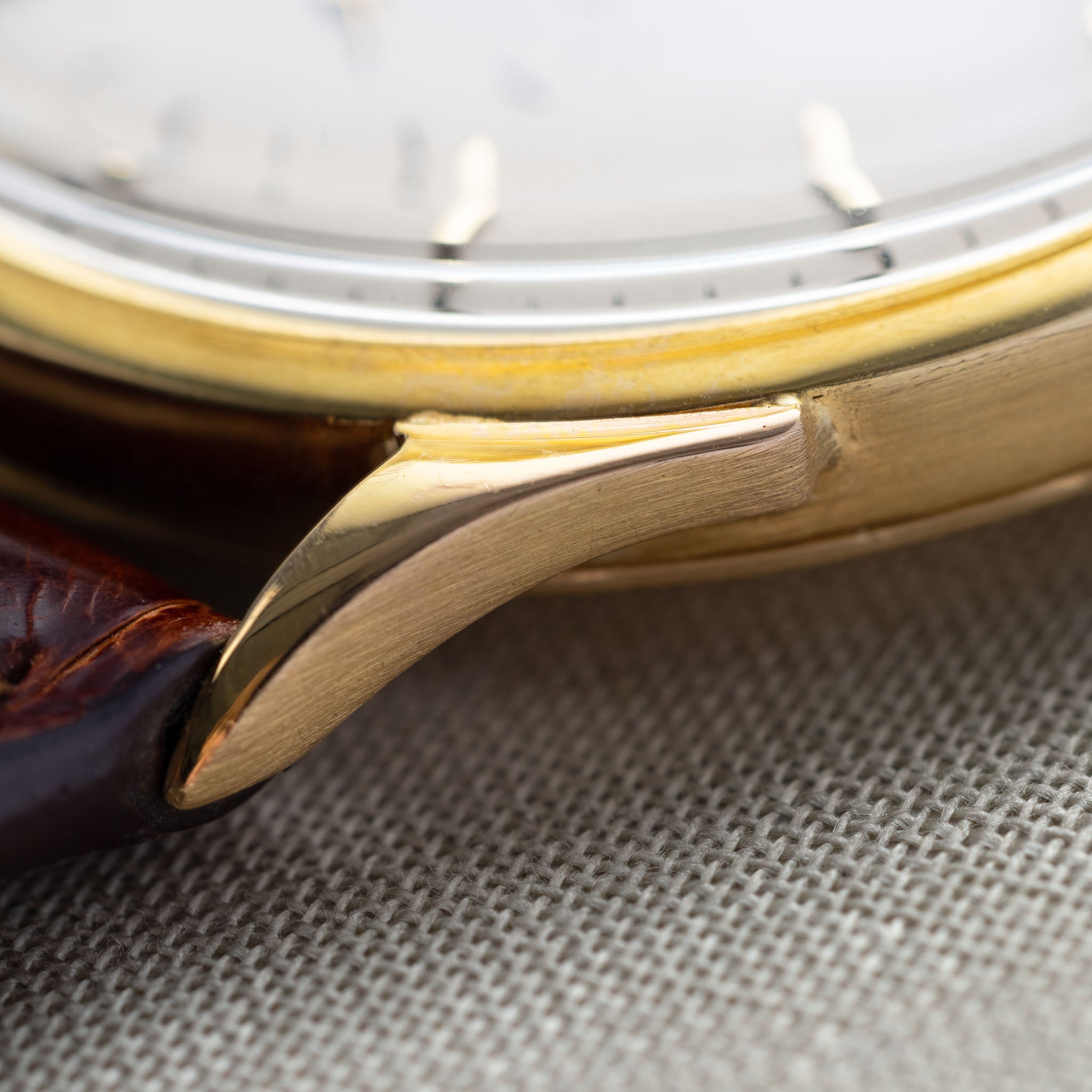 Patek Philippe Calatrava 1589 yellow gold with extract of the archives