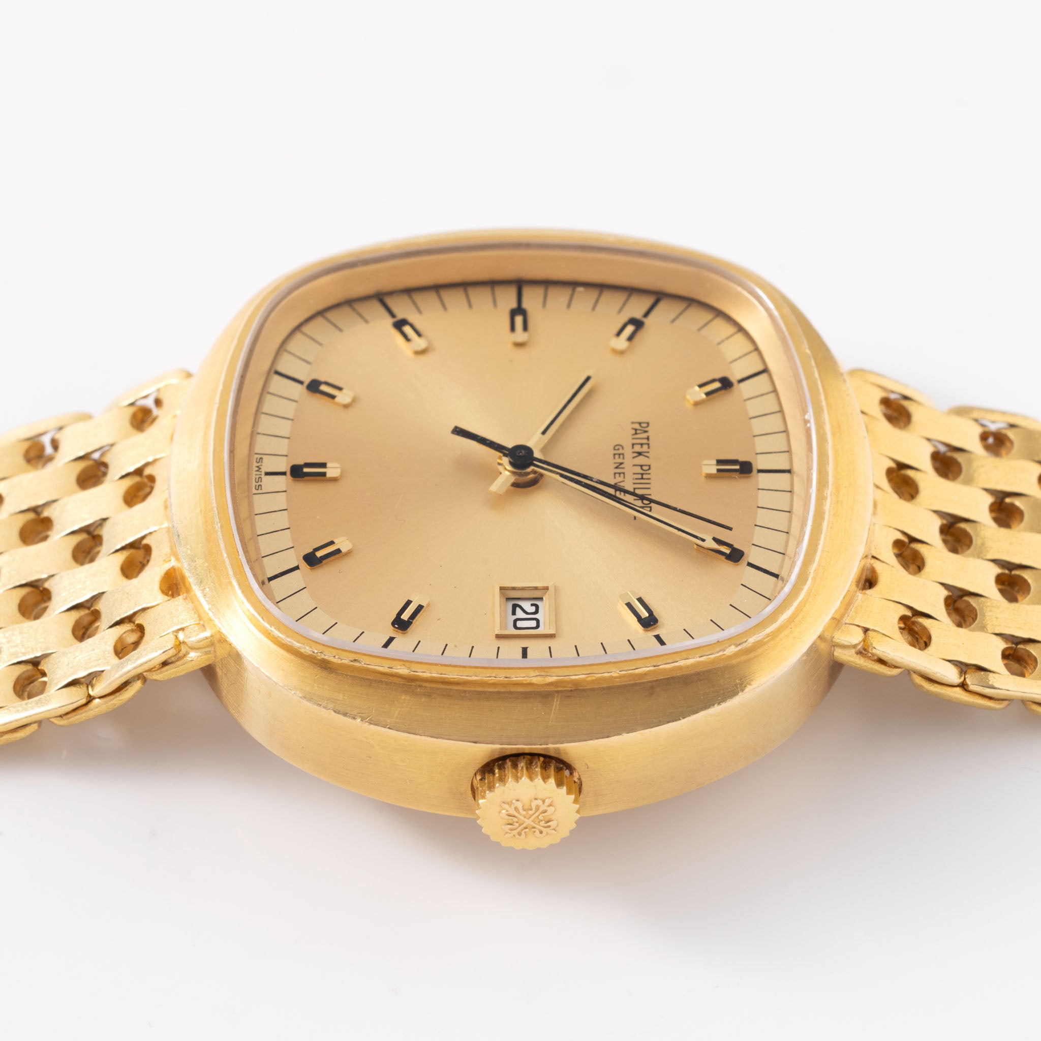 Patek Philippe Beta 21 18 Karat Gelbgold TV Gehäuse mit integriertem Armband Referenz 3587