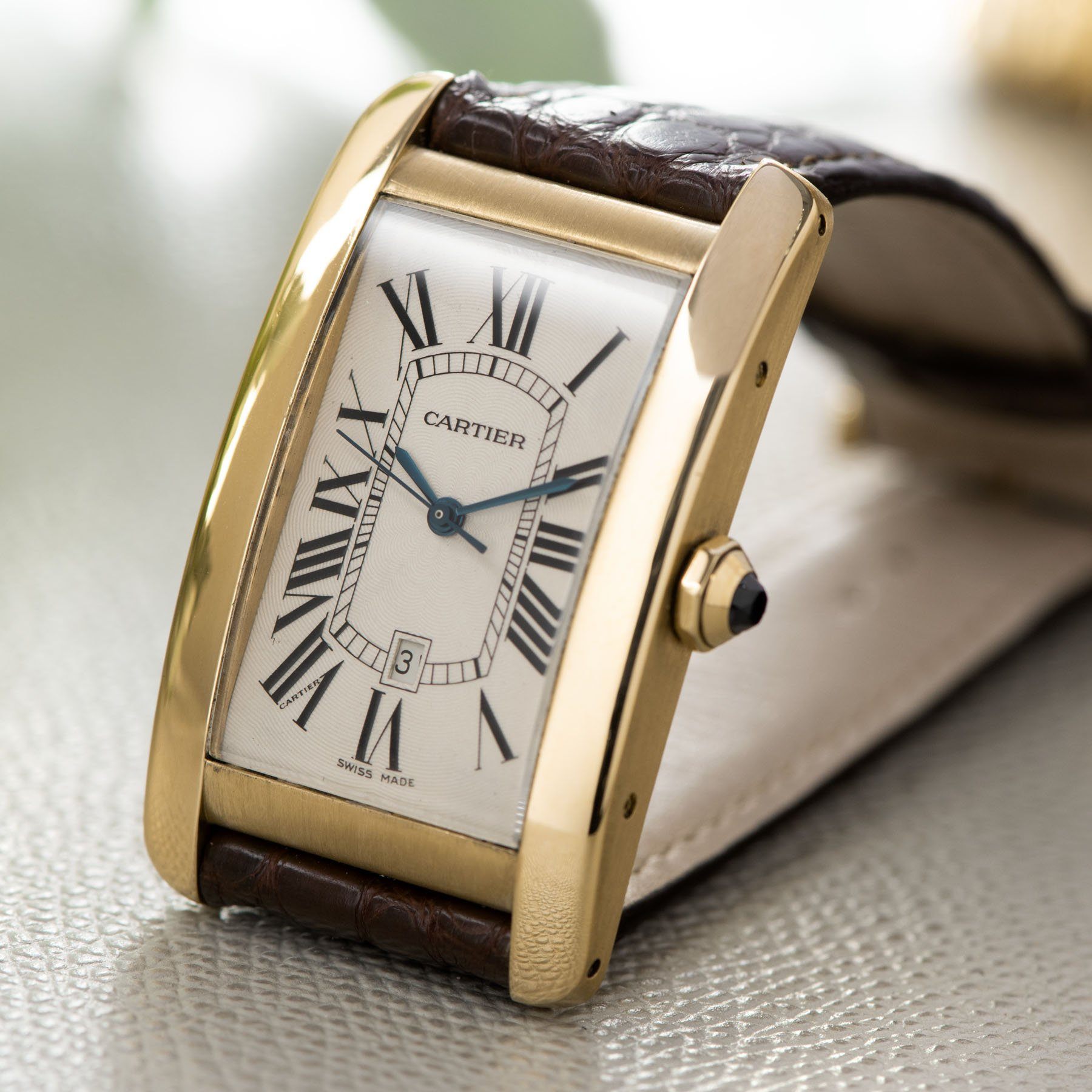Cartier Tank Americaine Jumbo Yelow Gold ref 1740 with Eggshell dial 