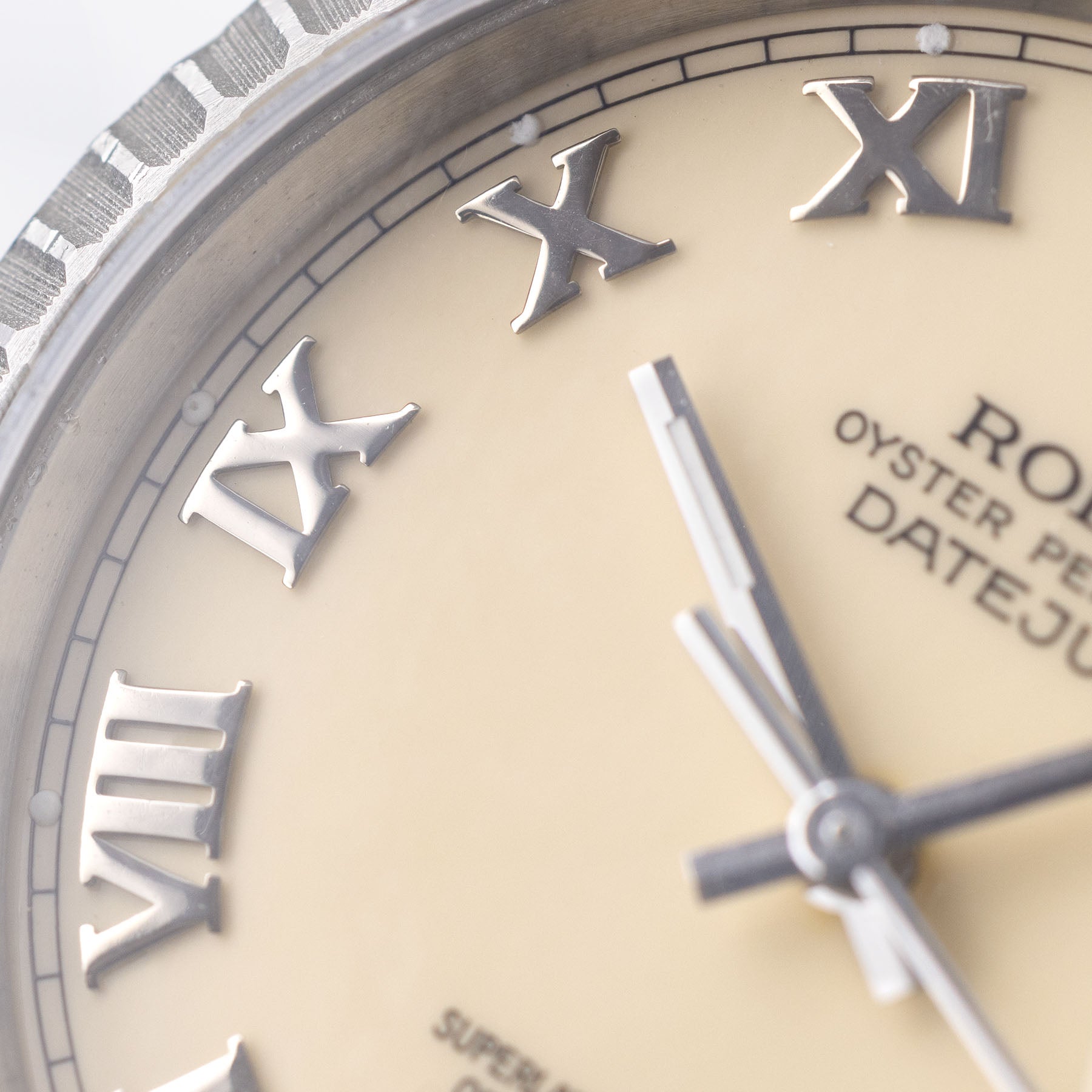 ROLEX DATEJUST 16220 Cremefarbenes Zifferblatt Box und Papiere