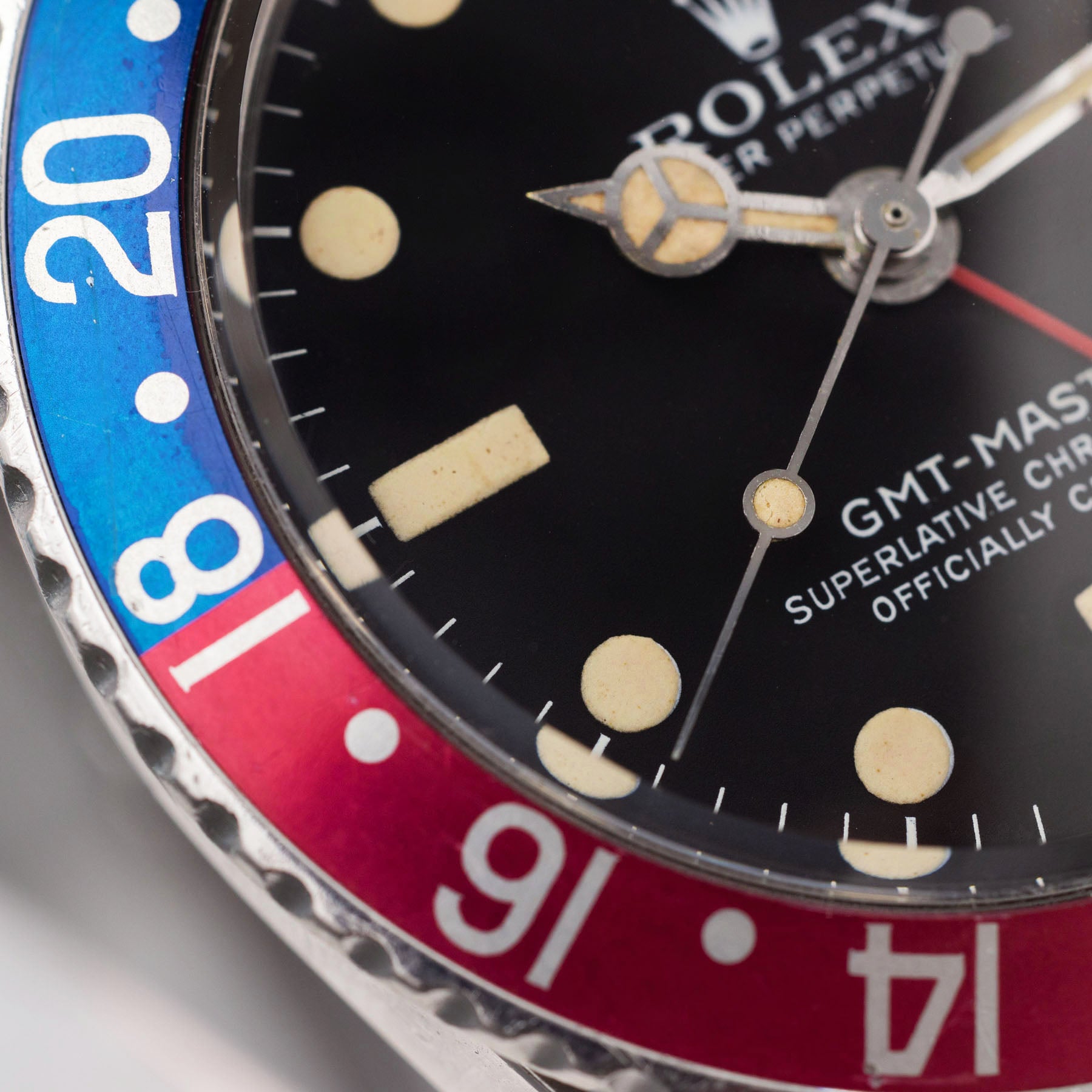 Rolex GMT-Master 1675 MK4 Box und Papiere im Kuratierten Style Set