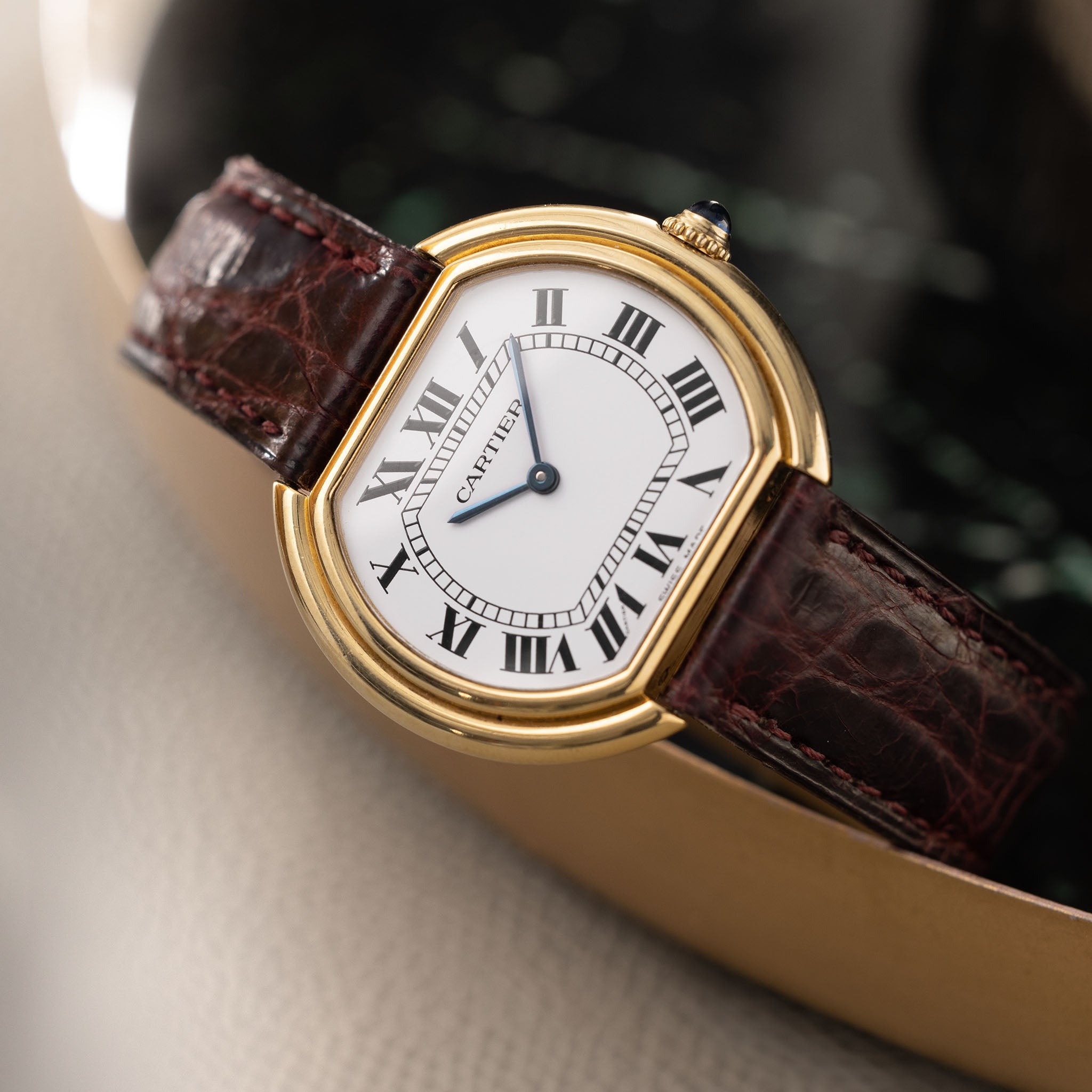 Cartier Large Gondole Ellipse 18 Karat Gelbgold